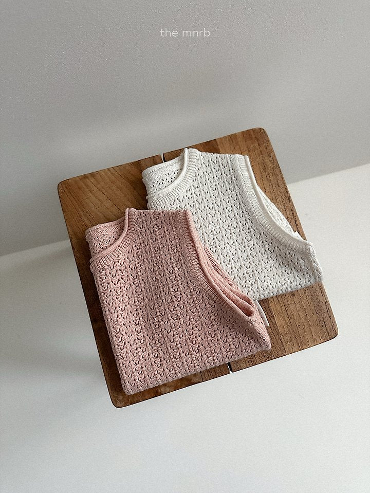 [PRE-ORDER] Eyelet Sweater Vest Top