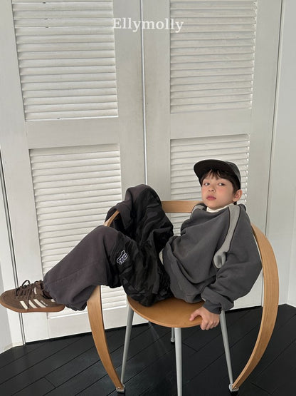 [PRE-ORDER] Triple Line Sweatshirts