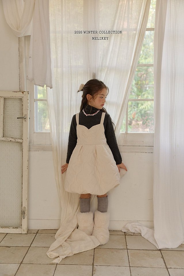 [PRE-ORDER] Cozy Turtleneck T-Shirts