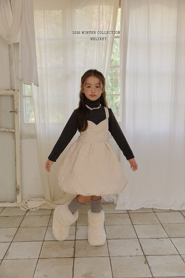 [PRE-ORDER] Cozy Turtleneck T-Shirts