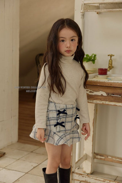 [PRE-ORDER] Cozy Turtleneck T-Shirts
