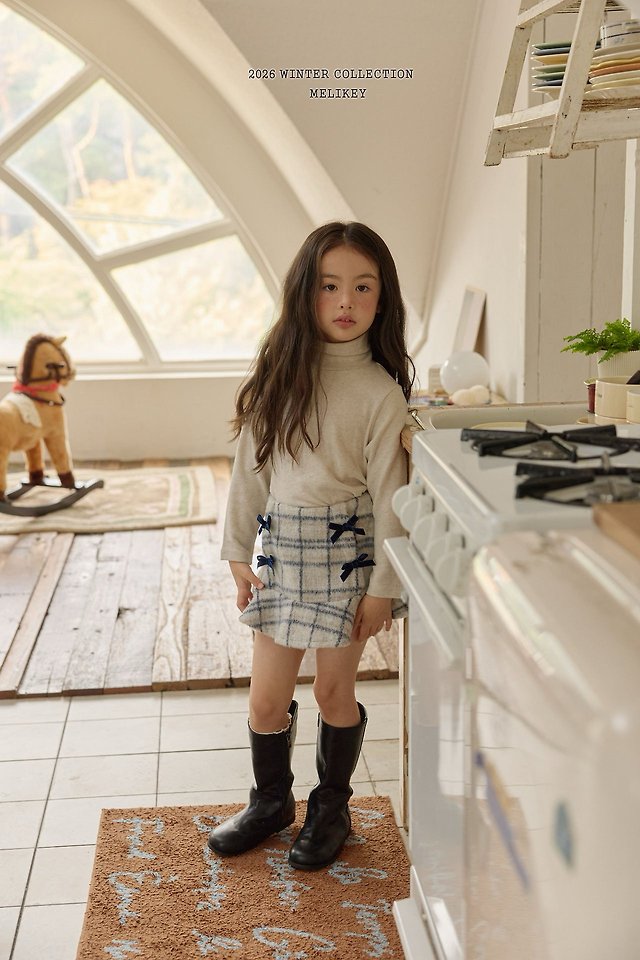 [PRE-ORDER] Cozy Turtleneck T-Shirts
