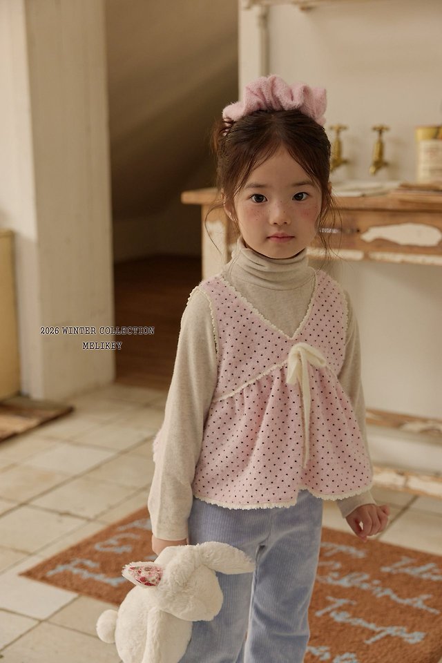 [PRE-ORDER] Cozy Turtleneck T-Shirts