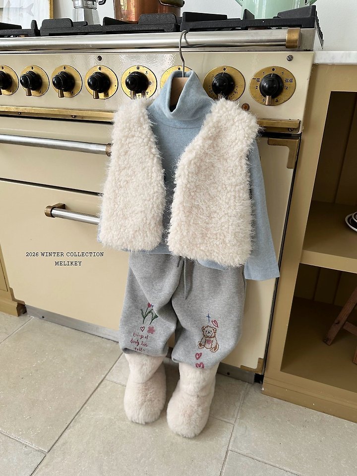 [PRE-ORDER] Cozy Turtleneck T-Shirts