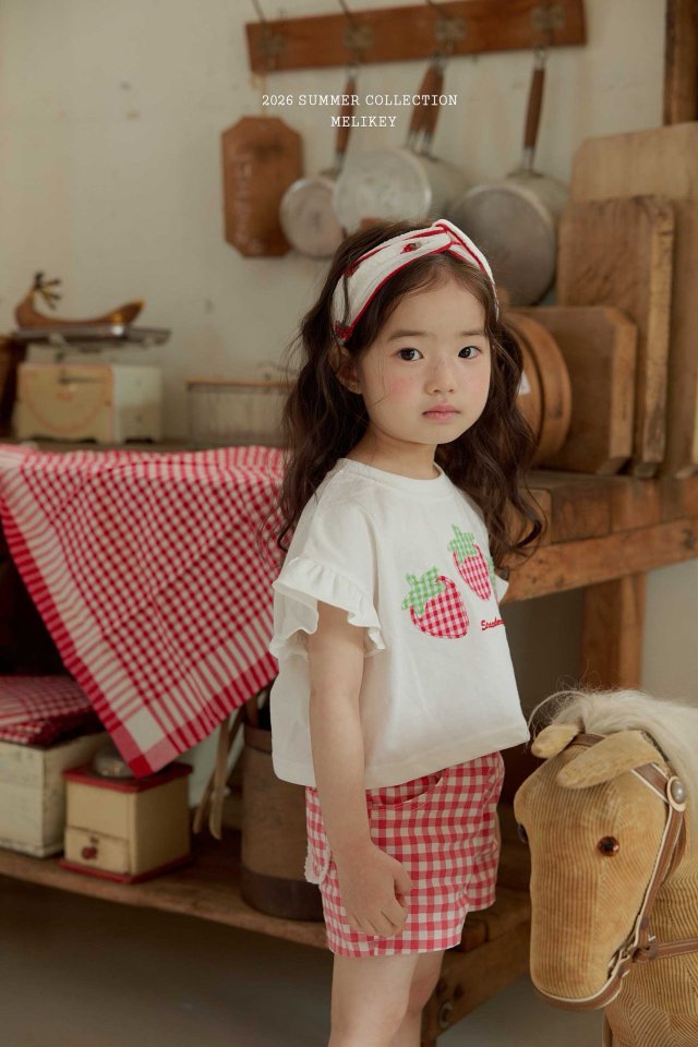 [PRE-ORDER] Strawberry Patch T-Shirts