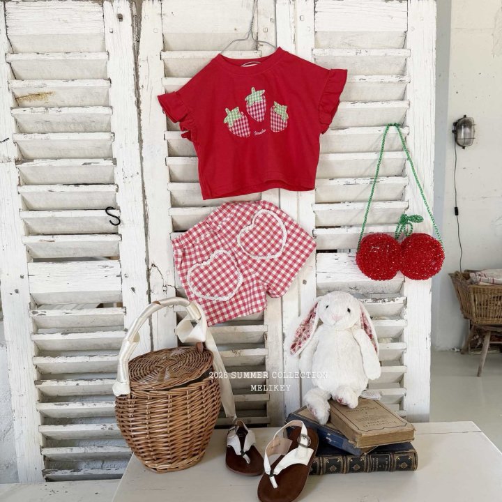 [PRE-ORDER] Strawberry Patch T-Shirts