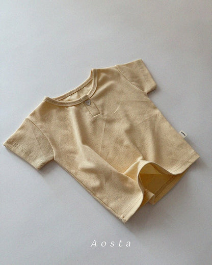 [PRE-ORDER] Heart Button T-Shirts