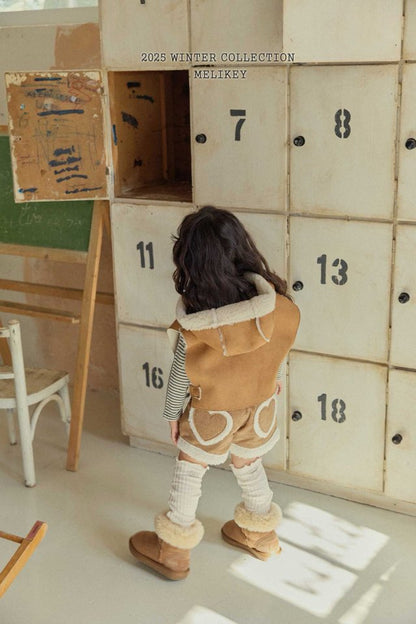 [PRE-ORDER] Shearling Hoodie Cape