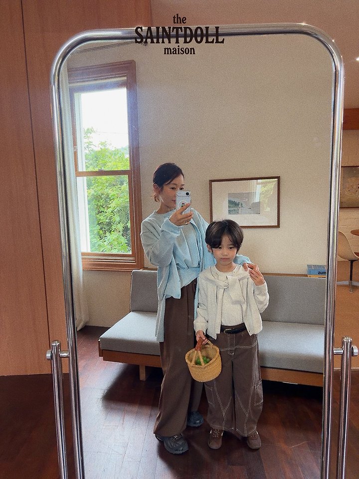 [PRE-ORDER] Classic Cardigan (Mom Couple)