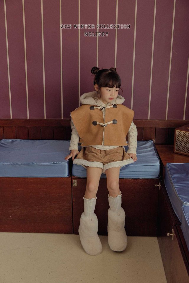 [PRE-ORDER] Shearling Hoodie Cape