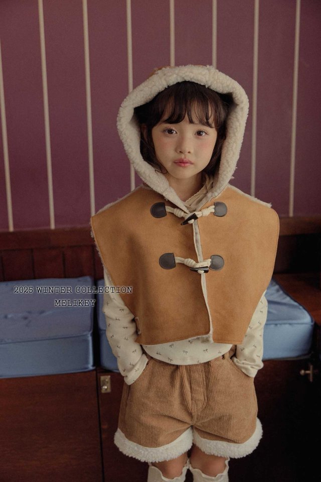[PRE-ORDER] Shearling Hoodie Cape