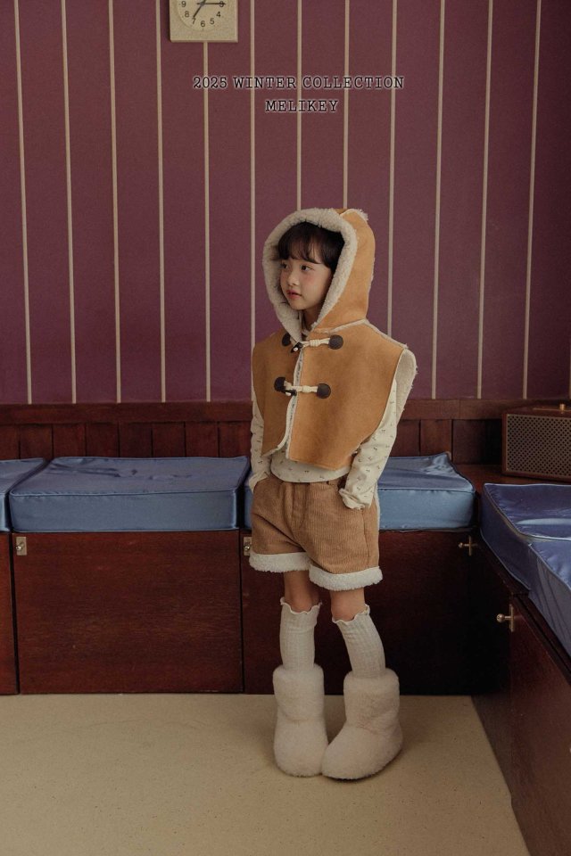 [PRE-ORDER] Shearling Hoodie Cape