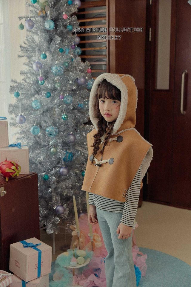 [PRE-ORDER] Shearling Hoodie Cape