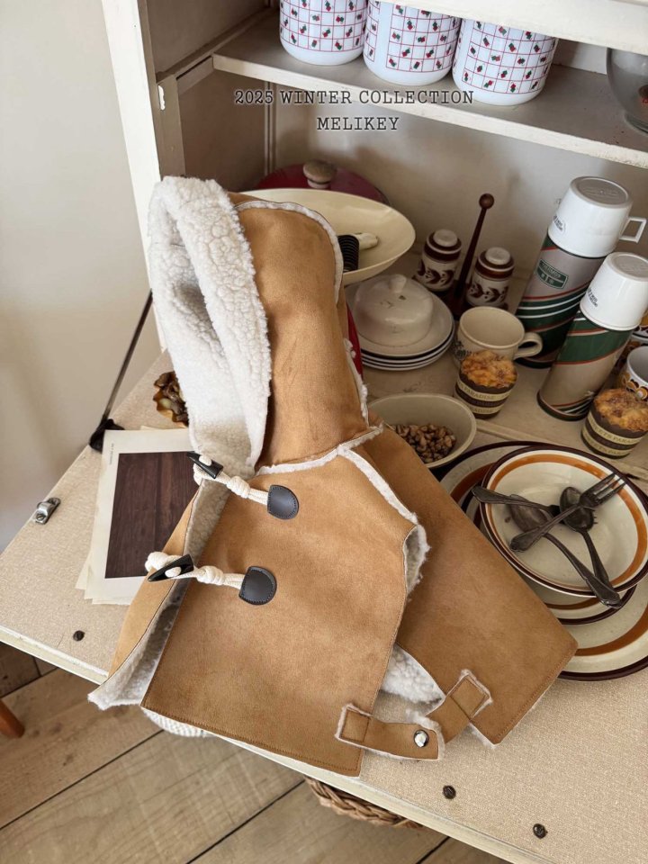 [PRE-ORDER] Shearling Hoodie Cape