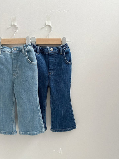 [PRE-ORDER] Berry Boot-Cut Denim Pants