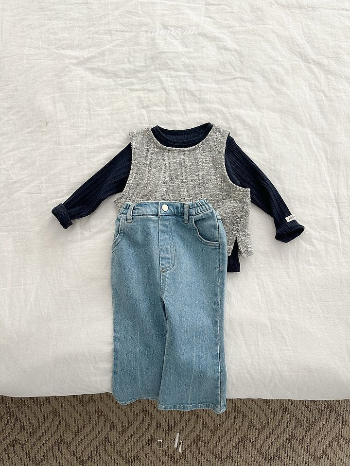 [PRE-ORDER] Berry Boot-Cut Denim Pants