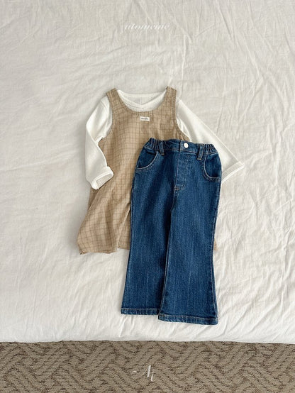 [PRE-ORDER] Berry Boot-Cut Denim Pants