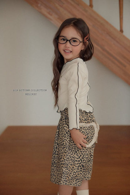 [PRE-ORDER] Leopard Heart Bermuda Pants