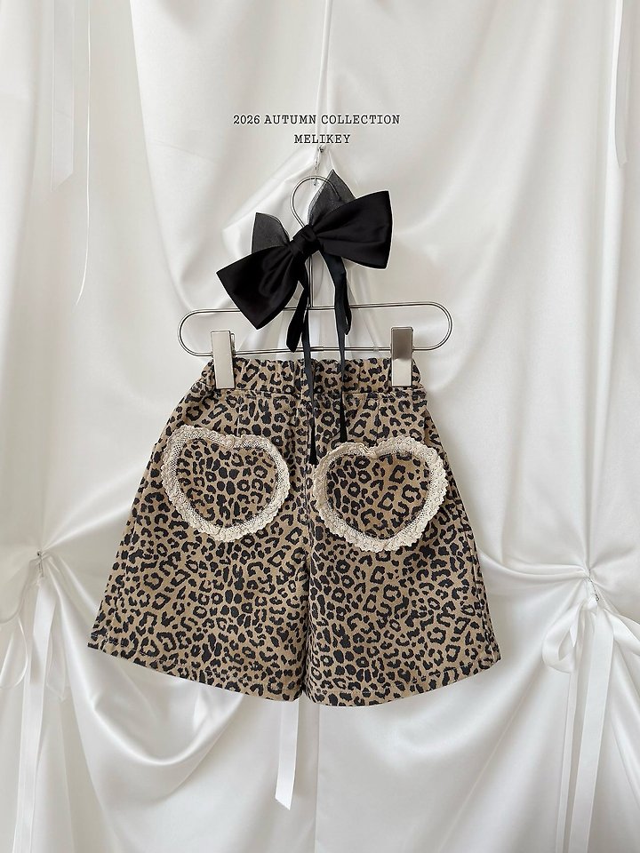 [PRE-ORDER] Leopard Heart Bermuda Pants