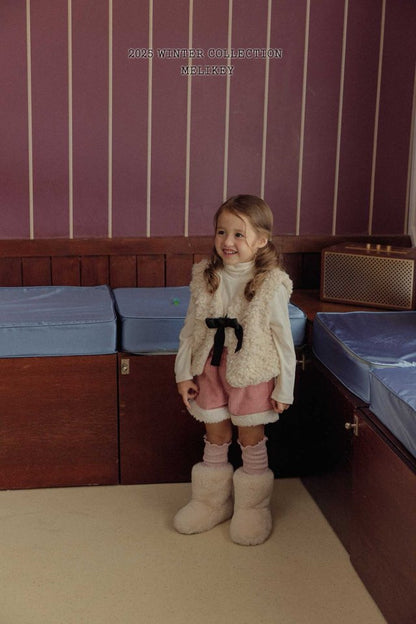 [PRE-ORDER] Heart Fur Shorts