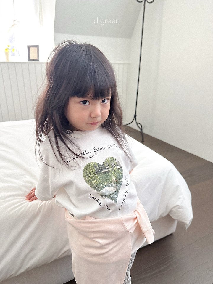 [PRE-ORDER] Pure Swan T-Shirts (Mom Couple)