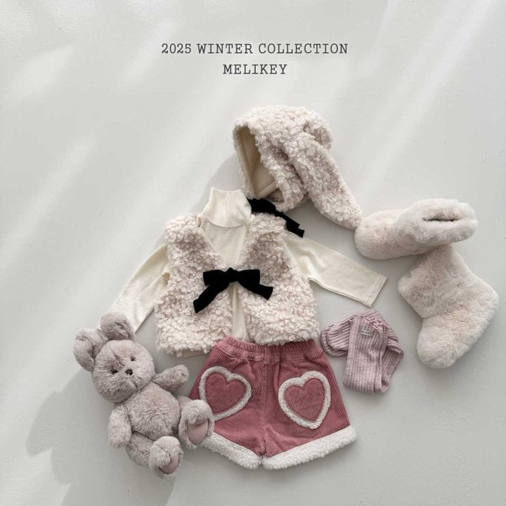 [PRE-ORDER] Heart Fur Shorts