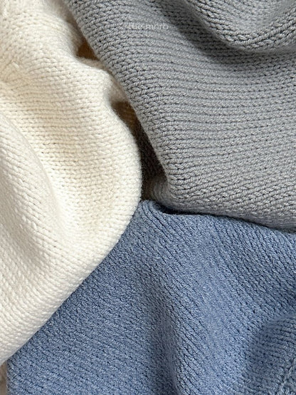 [PRE-ORDER] Emblem 3/4 Sleeve Sweater Top