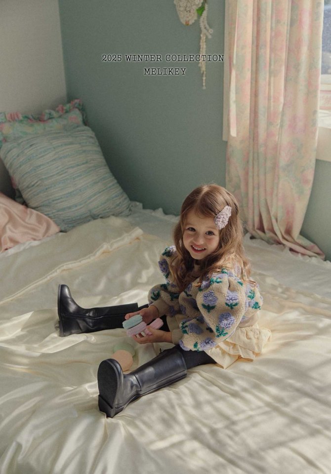 [PRE-ORDER] Fluffy Puff Sweatshirts