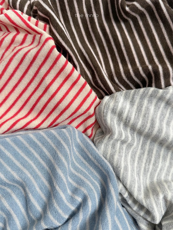 [PRE-ORDER] Merry Half Turtleneck T-Shirts