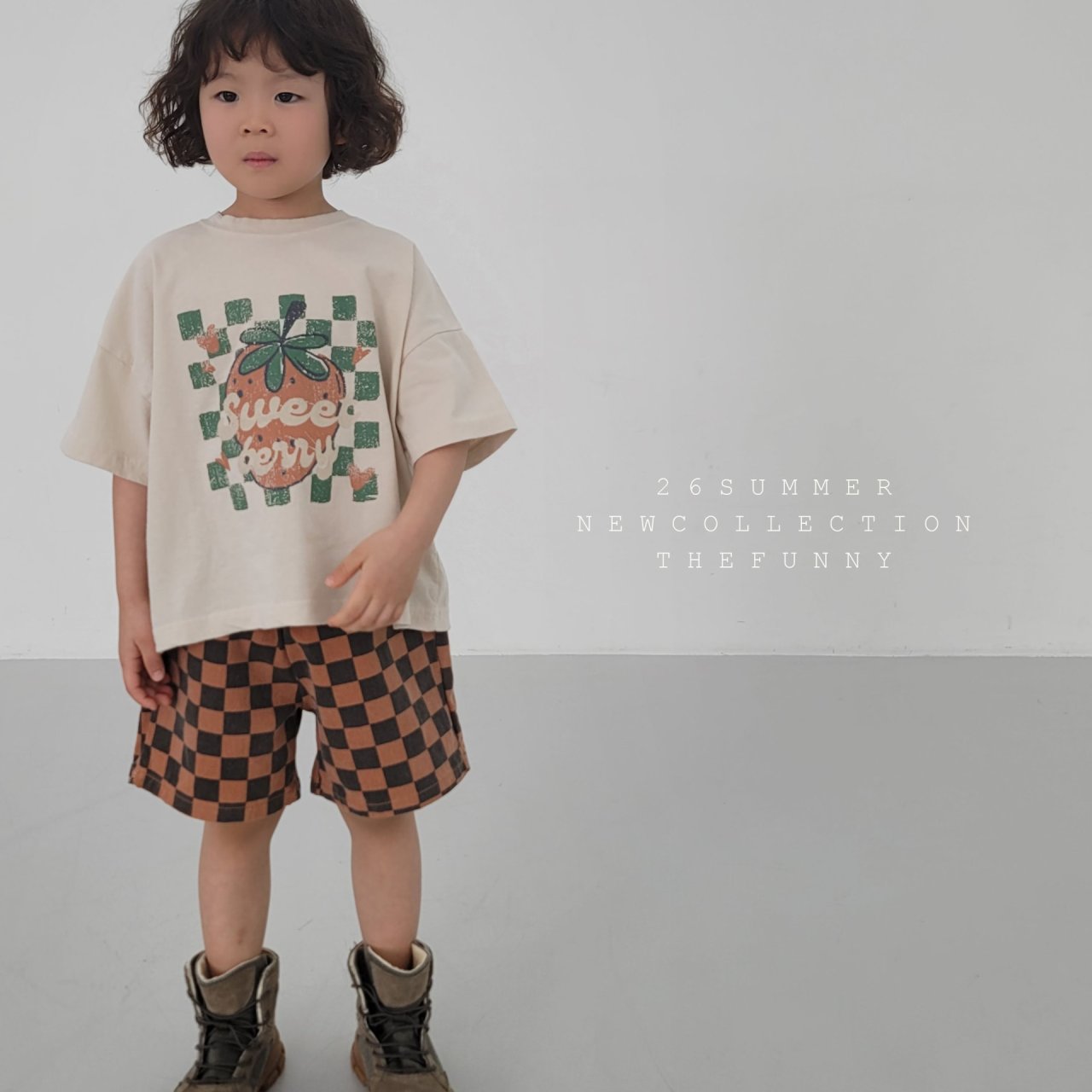 [PRE-ORDER] Strawberry T-Shirts