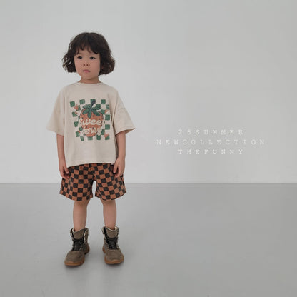 [PRE-ORDER] Strawberry T-Shirts