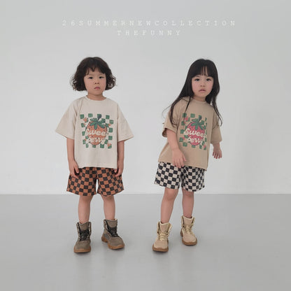 [PRE-ORDER] Strawberry T-Shirts