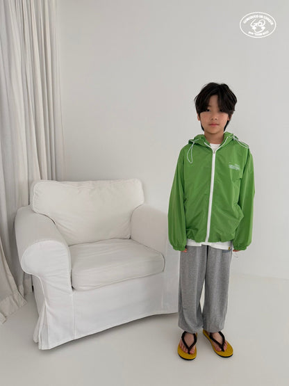 [PRE-ORDER] Gou Wind Raincoat (Mom Couple)