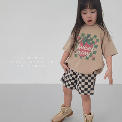 [PRE-ORDER] Strawberry T-Shirts