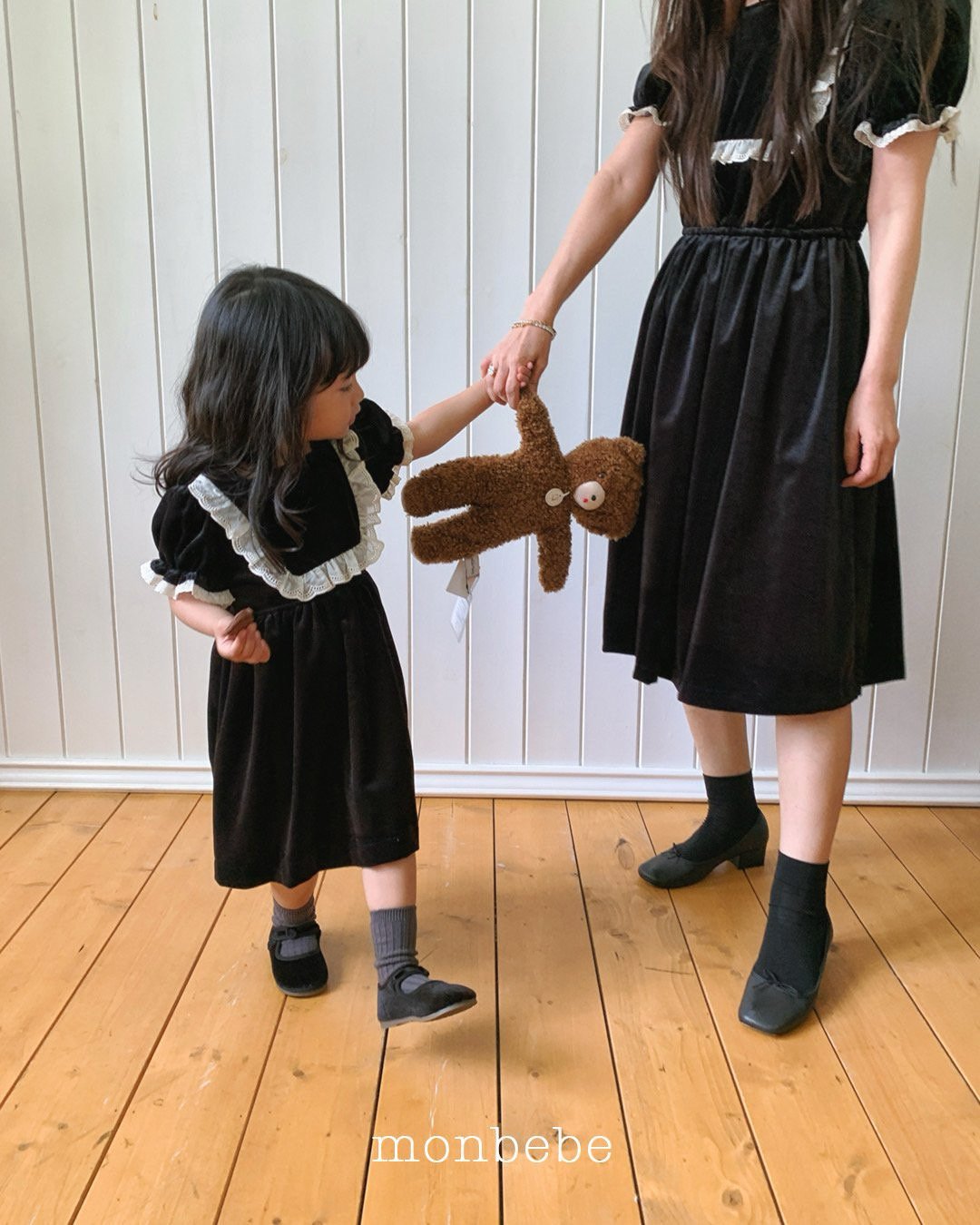 [PRE-ORDER] Anna Velvet Dress (Mom Couple)