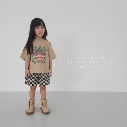 [PRE-ORDER] Strawberry T-Shirts