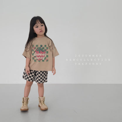 [PRE-ORDER] Strawberry T-Shirts